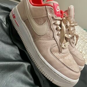 Nike Women's Sneakers in Beige and Red